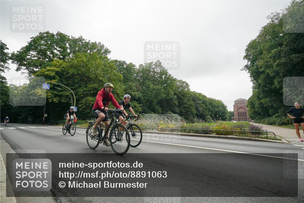 14.09.2025 - Stadtparktriathlon Michael Burmester http://msf.ph/oto/8891063 14.09.2025 10:20:44 Radfahren 532, 610, 620, 628, 685, 688, 710 meine-sportfotos.de