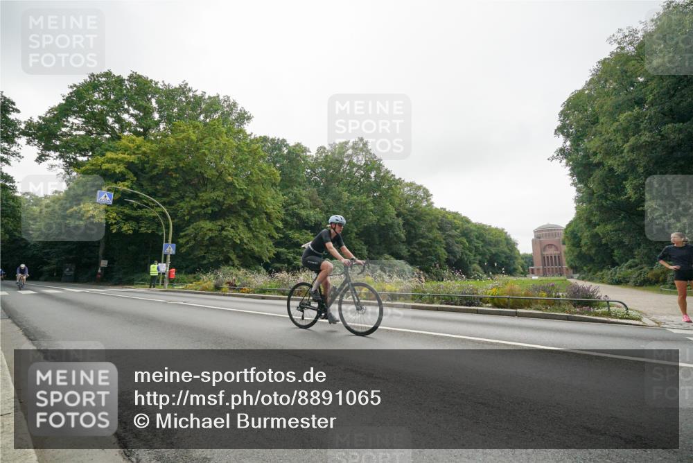 14.09.2025 - Stadtparktriathlon Michael Burmester http://msf.ph/oto/8891065 14.09.2025 10:20:45 Radfahren 532, 610, 620, 628, 685, 688, 710 meine-sportfotos.de