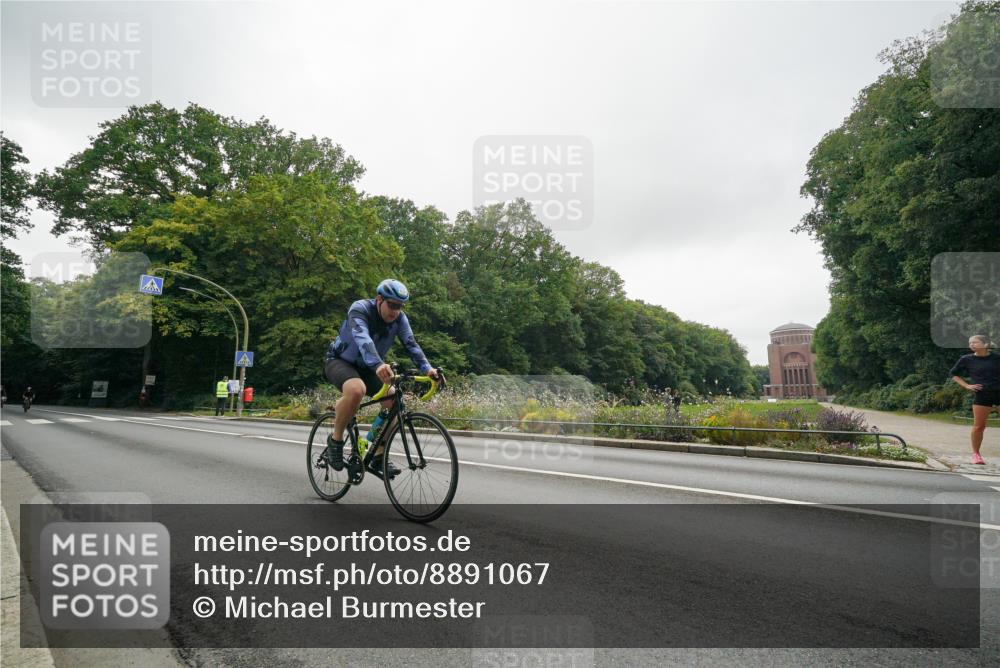 14.09.2025 - Stadtparktriathlon Michael Burmester http://msf.ph/oto/8891067 14.09.2025 10:20:50 Radfahren 532, 610, 619, 620, 685, 694, 710 meine-sportfotos.de