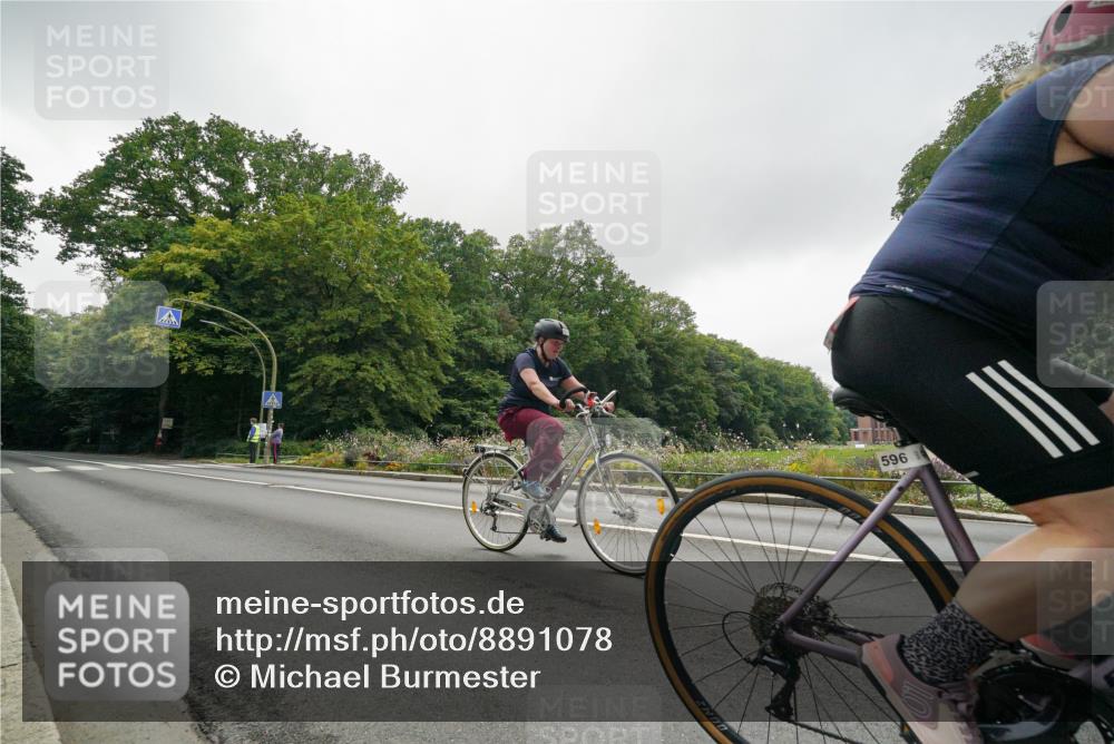 14.09.2025 - Stadtparktriathlon Michael Burmester http://msf.ph/oto/8891078 14.09.2025 10:21:08 Radfahren 533, 566, 596, 637, 648 meine-sportfotos.de