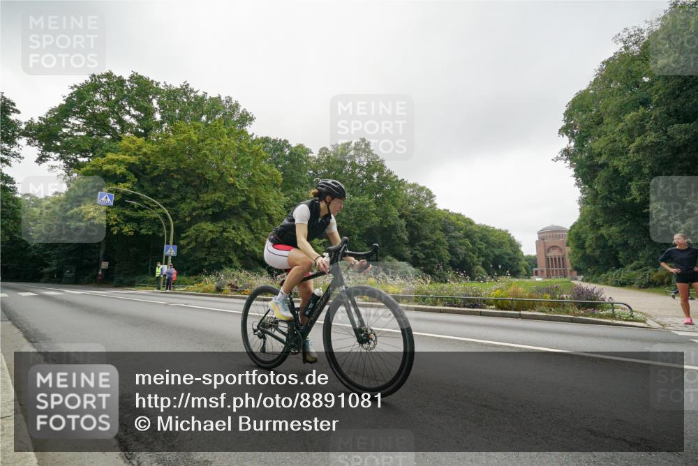14.09.2025 - Stadtparktriathlon Michael Burmester http://msf.ph/oto/8891081 14.09.2025 10:21:14 Radfahren 524, 533, 566, 596, 648 meine-sportfotos.de