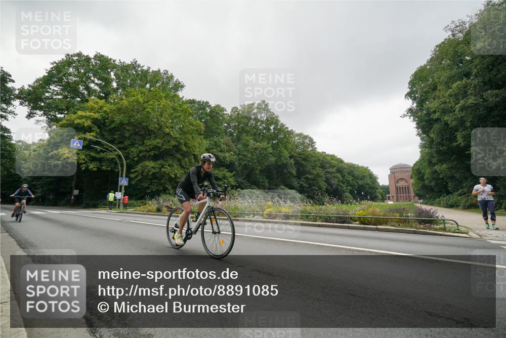 14.09.2025 - Stadtparktriathlon Michael Burmester http://msf.ph/oto/8891085 14.09.2025 10:21:33 Radfahren 509, 528, 657, 691, 705 meine-sportfotos.de