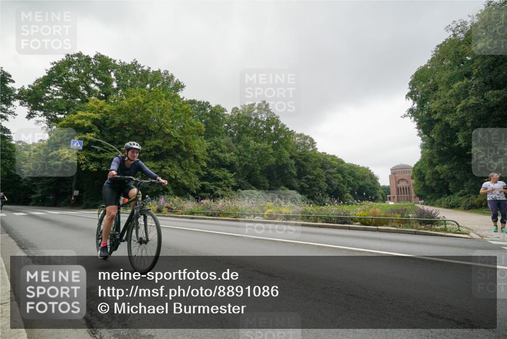 14.09.2025 - Stadtparktriathlon Michael Burmester http://msf.ph/oto/8891086 14.09.2025 10:21:35 Radfahren 509, 528, 570, 657, 691, 705 meine-sportfotos.de