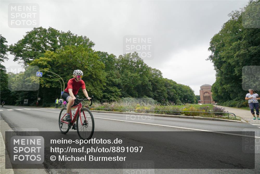 14.09.2025 - Stadtparktriathlon Michael Burmester http://msf.ph/oto/8891097 14.09.2025 10:21:45 Radfahren 528, 531, 562, 570, 586, 639, 691, 697, 714 meine-sportfotos.de