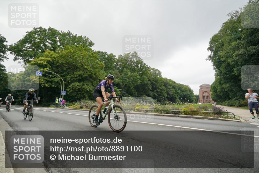 14.09.2025 - Stadtparktriathlon Michael Burmester http://msf.ph/oto/8891100 14.09.2025 10:21:51 Radfahren 531, 586, 639, 697, 712, 714 meine-sportfotos.de