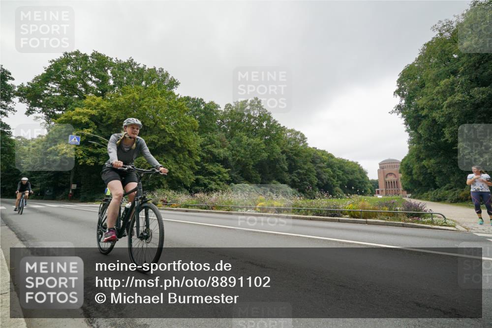 14.09.2025 - Stadtparktriathlon Michael Burmester http://msf.ph/oto/8891102 14.09.2025 10:21:53 Radfahren 586, 639, 697, 699, 712, 714 meine-sportfotos.de