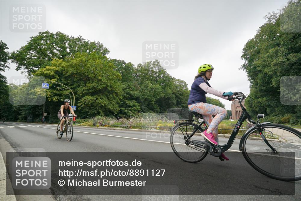 14.09.2025 - Stadtparktriathlon Michael Burmester http://msf.ph/oto/8891127 14.09.2025 10:22:48 Radfahren 553, 568, 584, 591, 646, 716 meine-sportfotos.de