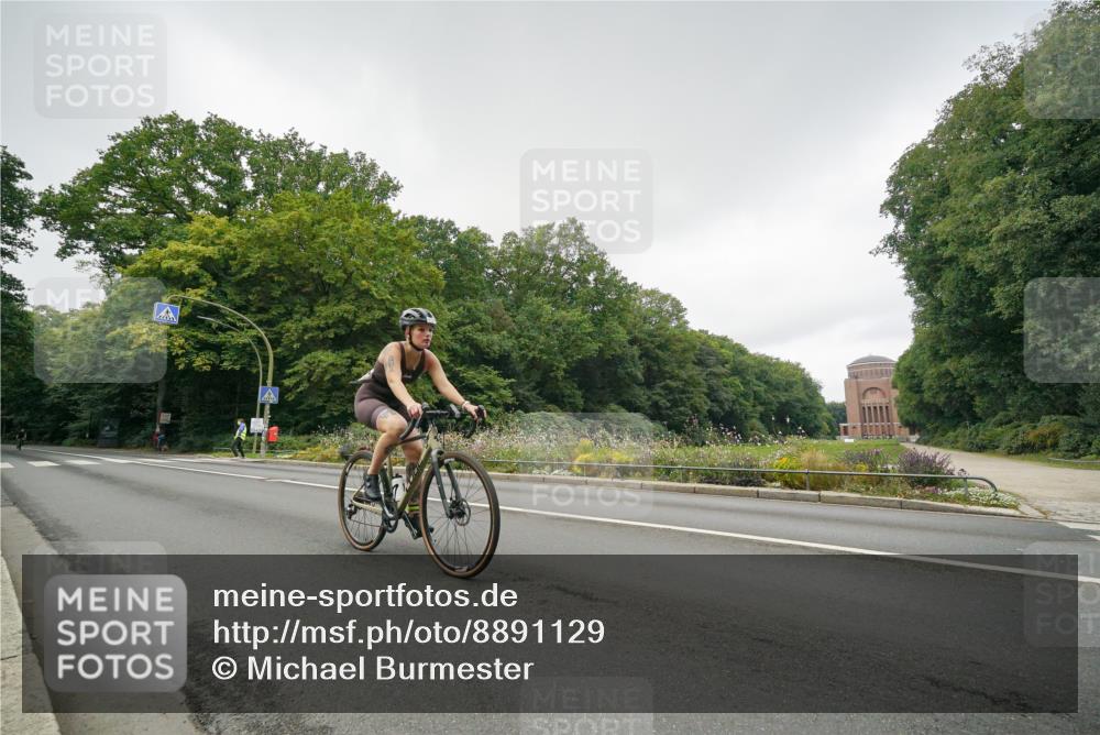 14.09.2025 - Stadtparktriathlon Michael Burmester http://msf.ph/oto/8891129 14.09.2025 10:22:49 Radfahren 553, 568, 584, 591, 646, 716 meine-sportfotos.de