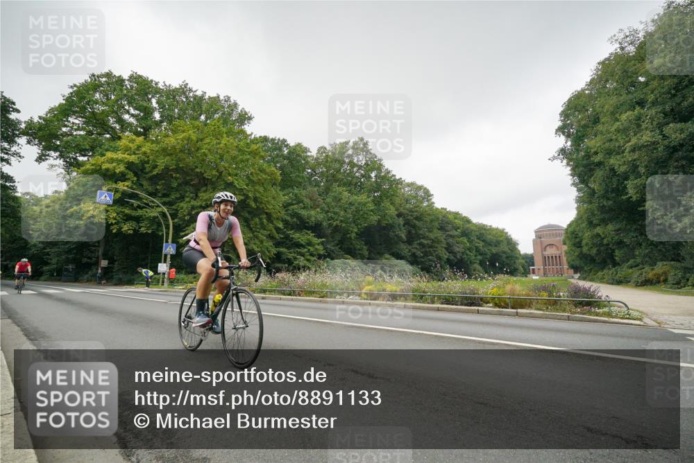 14.09.2025 - Stadtparktriathlon Michael Burmester http://msf.ph/oto/8891133 14.09.2025 10:23:00 Radfahren 556, 591, 604, 654, 716 meine-sportfotos.de