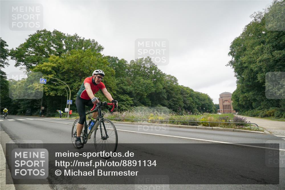 14.09.2025 - Stadtparktriathlon Michael Burmester http://msf.ph/oto/8891134 14.09.2025 10:23:02 Radfahren 556, 604, 654 meine-sportfotos.de