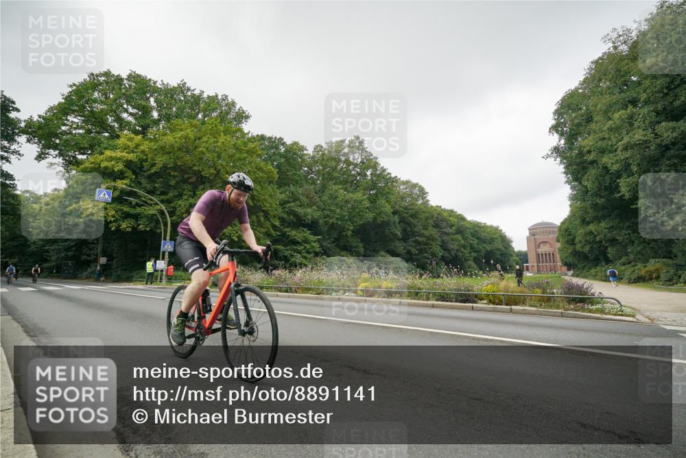 14.09.2025 - Stadtparktriathlon Michael Burmester http://msf.ph/oto/8891141 14.09.2025 10:23:21 Radfahren 517, 573, 615, 626, 636, 642, 647 meine-sportfotos.de
