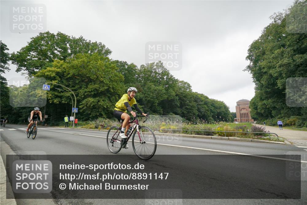 14.09.2025 - Stadtparktriathlon Michael Burmester http://msf.ph/oto/8891147 14.09.2025 10:23:30 Radfahren 517, 555, 573, 587, 607, 608, 618, 624, 626, 642, 647, 706 meine-sportfotos.de