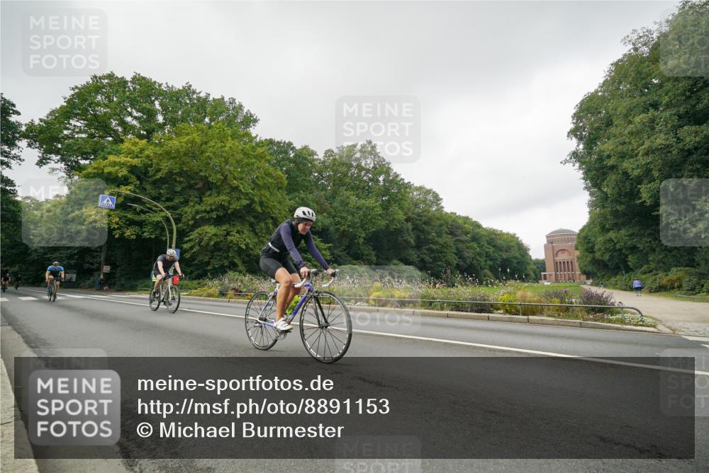 14.09.2025 - Stadtparktriathlon Michael Burmester http://msf.ph/oto/8891153 14.09.2025 10:23:35 Radfahren 545, 555, 587, 595, 607, 608, 618, 624, 642, 698, 706 meine-sportfotos.de