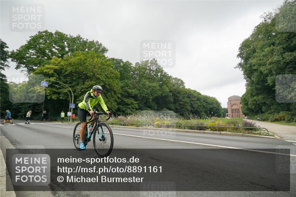 14.09.2025 - Stadtparktriathlon Michael Burmester http://msf.ph/oto/8891161 14.09.2025 10:23:49 Radfahren 621 meine-sportfotos.de