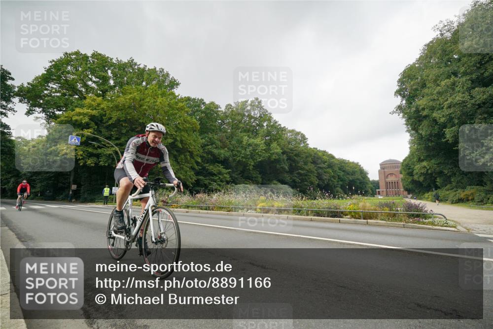 14.09.2025 - Stadtparktriathlon Michael Burmester http://msf.ph/oto/8891166 14.09.2025 10:24:28 Radfahren 550, 558, 585, 614, 678 meine-sportfotos.de