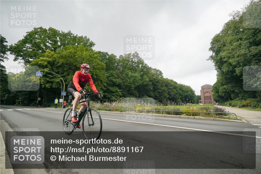 14.09.2025 - Stadtparktriathlon Michael Burmester http://msf.ph/oto/8891167 14.09.2025 10:24:30 Radfahren 550, 558, 614, 681 meine-sportfotos.de