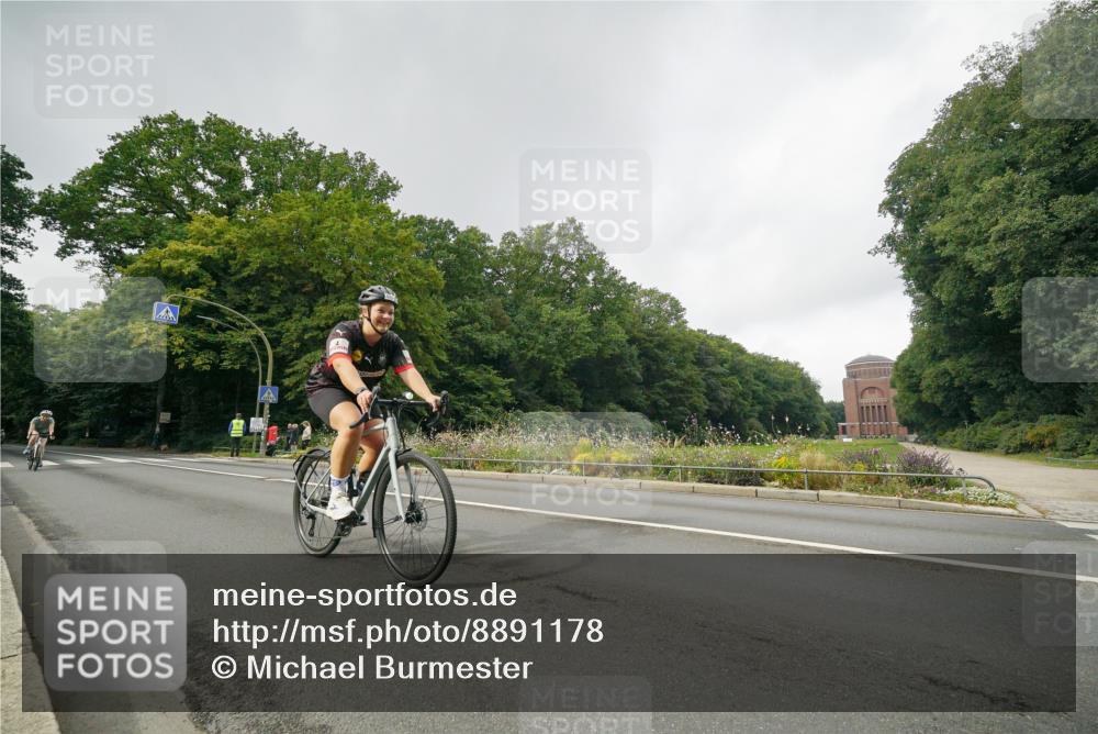 14.09.2025 - Stadtparktriathlon Michael Burmester http://msf.ph/oto/8891178 14.09.2025 10:24:43 Radfahren 511, 537, 551, 580, 663, 681, 683, 701 meine-sportfotos.de