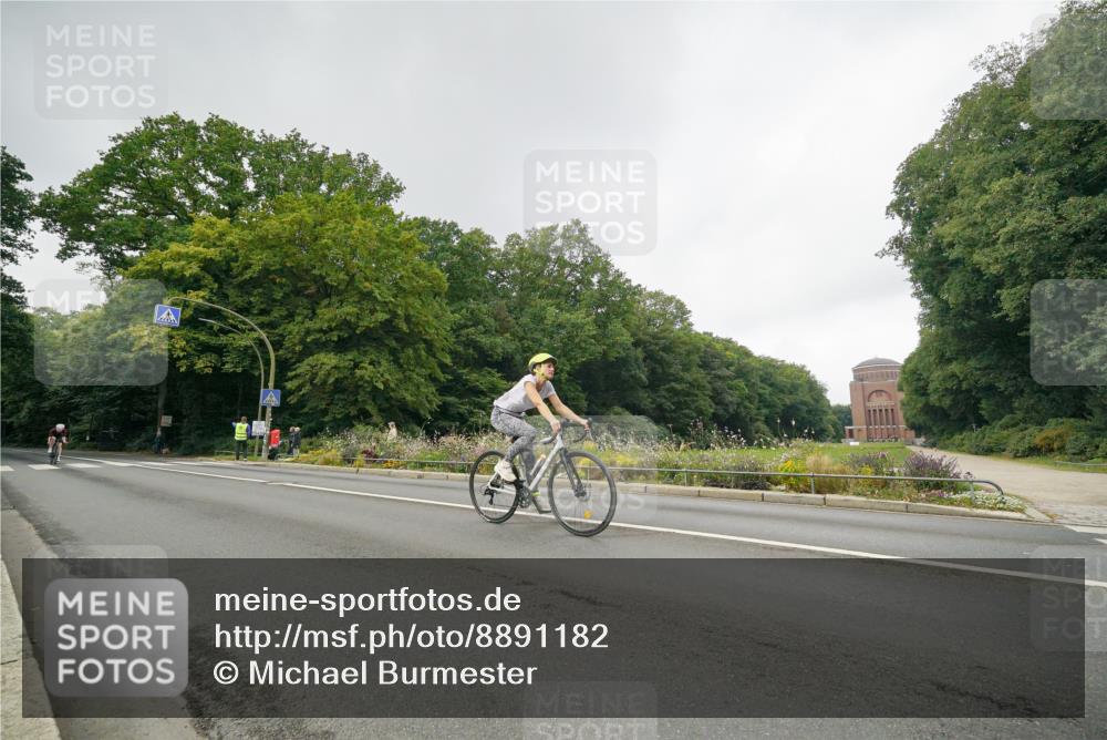14.09.2025 - Stadtparktriathlon Michael Burmester http://msf.ph/oto/8891182 14.09.2025 10:24:49 Radfahren 511, 525, 580, 663, 668, 683 meine-sportfotos.de