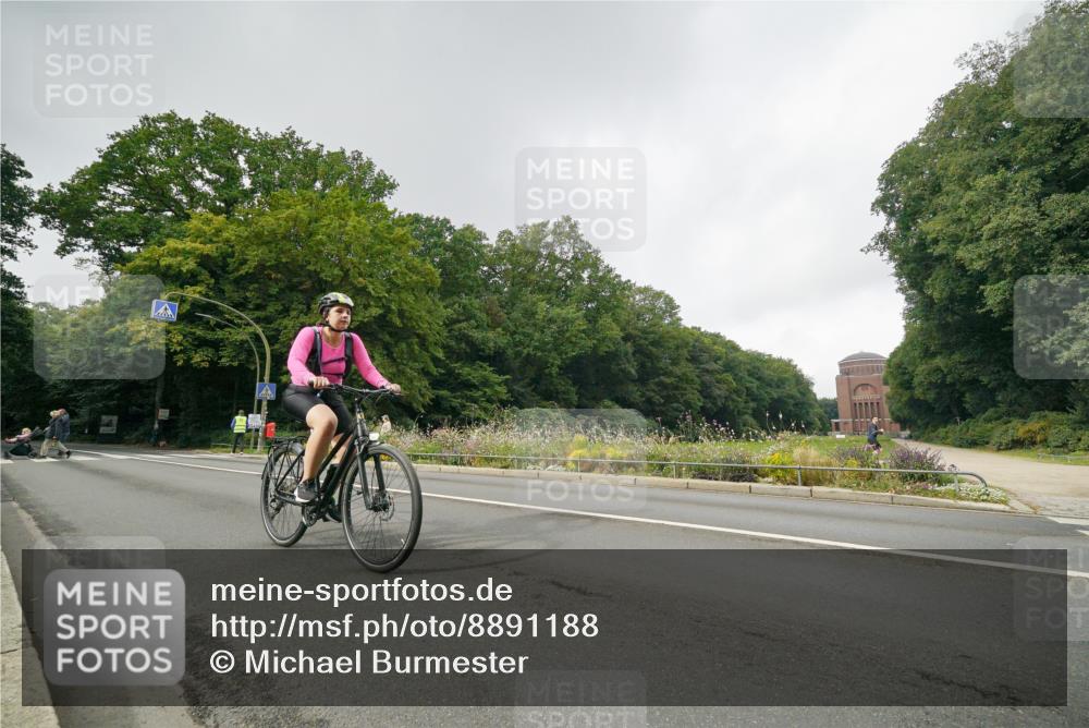 14.09.2025 - Stadtparktriathlon Michael Burmester http://msf.ph/oto/8891188 14.09.2025 10:25:04 Radfahren 519, 536, 679 meine-sportfotos.de