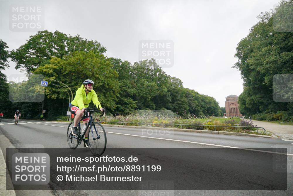 14.09.2025 - Stadtparktriathlon Michael Burmester http://msf.ph/oto/8891199 14.09.2025 10:25:36 Radfahren 567, 627 meine-sportfotos.de