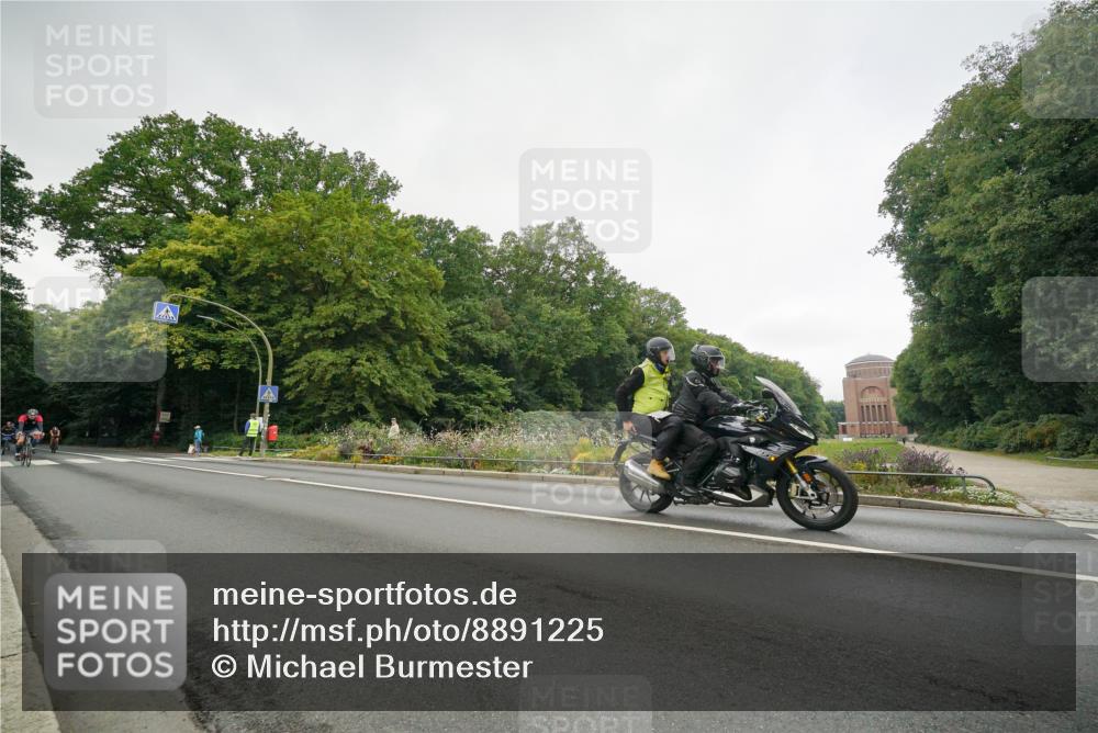 14.09.2025 - Stadtparktriathlon Michael Burmester http://msf.ph/oto/8891225 14.09.2025 10:26:36 Radfahren 561, 588, 641, 664, 665, 692 meine-sportfotos.de