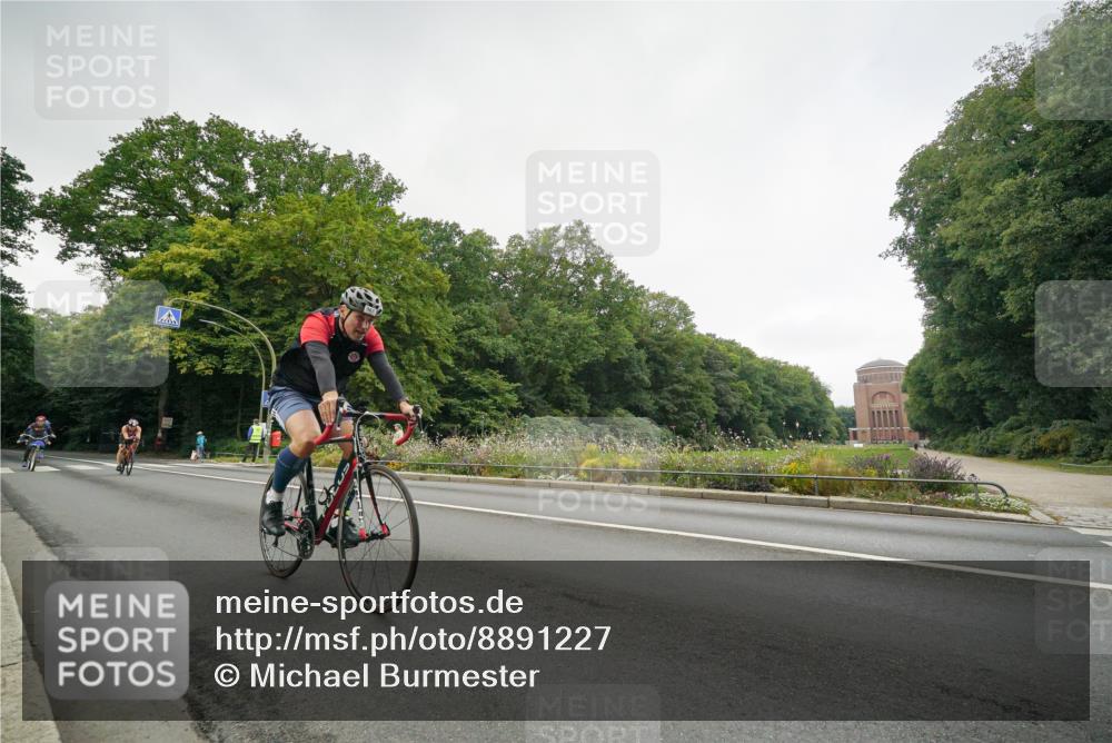 14.09.2025 - Stadtparktriathlon Michael Burmester http://msf.ph/oto/8891227 14.09.2025 10:26:38 Radfahren 561, 588, 641, 664, 692 meine-sportfotos.de