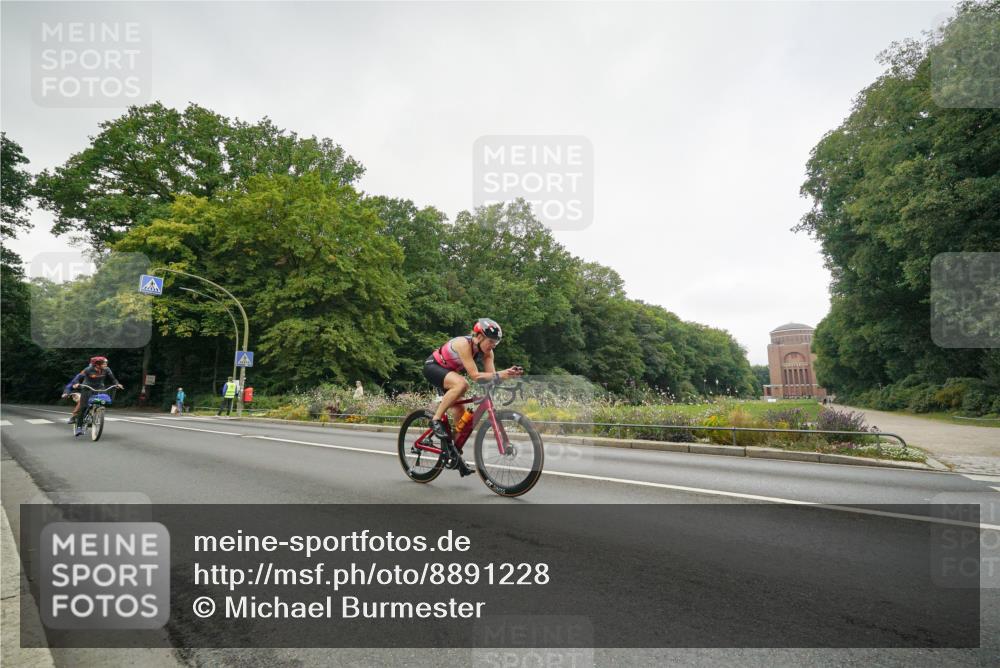 14.09.2025 - Stadtparktriathlon Michael Burmester http://msf.ph/oto/8891228 14.09.2025 10:26:40 Radfahren 561, 588, 606, 641, 692 meine-sportfotos.de