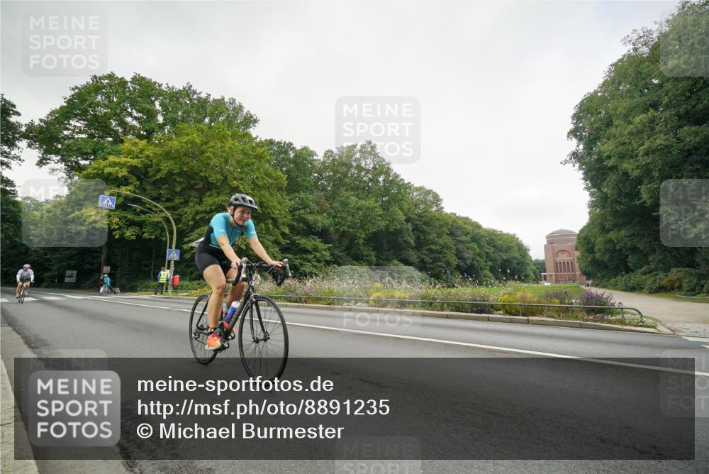 14.09.2025 - Stadtparktriathlon Michael Burmester http://msf.ph/oto/8891235 14.09.2025 10:26:53 Radfahren 514, 544, 606, 609, 659, 718 meine-sportfotos.de