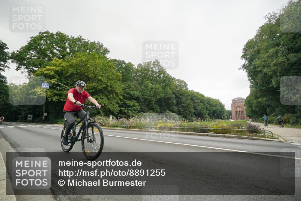 14.09.2025 - Stadtparktriathlon Michael Burmester http://msf.ph/oto/8891255 14.09.2025 10:27:47 Radfahren 518, 598 meine-sportfotos.de