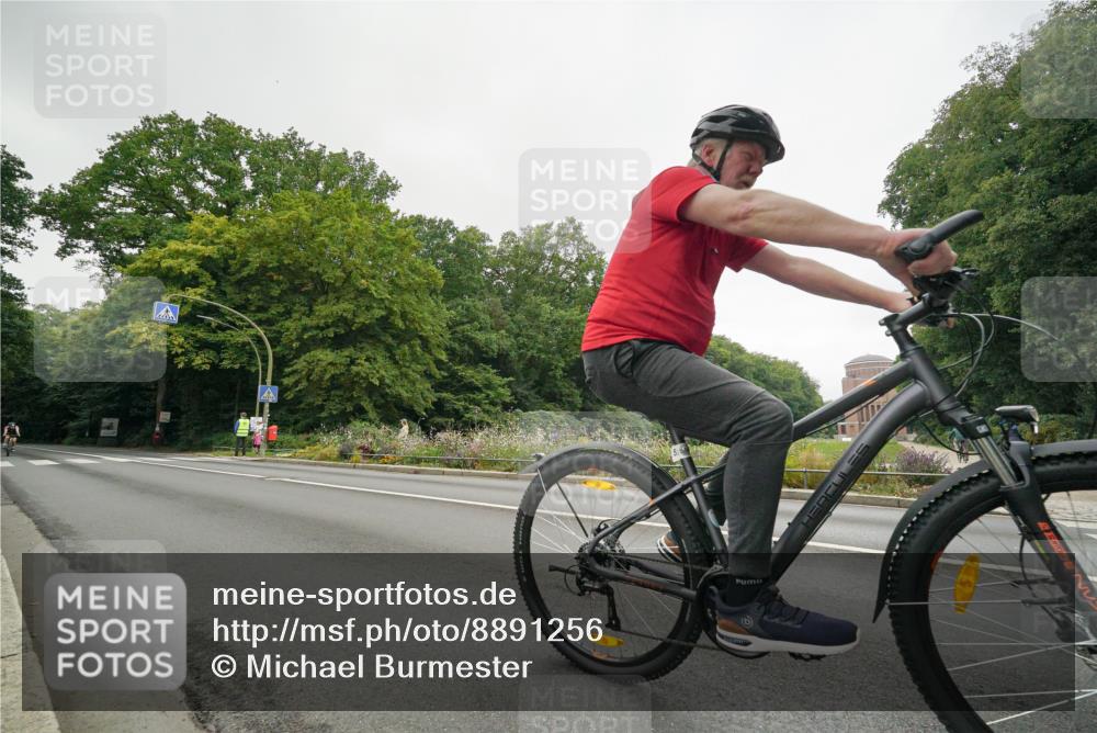 14.09.2025 - Stadtparktriathlon Michael Burmester http://msf.ph/oto/8891256 14.09.2025 10:27:47 Radfahren 518, 598 meine-sportfotos.de