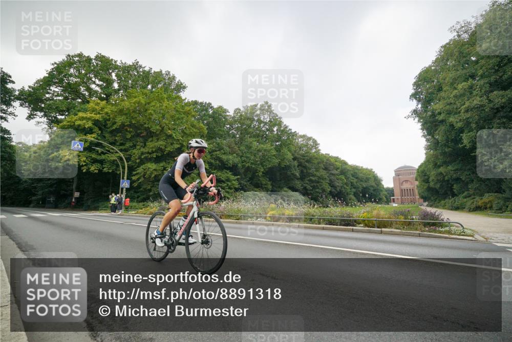 14.09.2025 - Stadtparktriathlon Michael Burmester http://msf.ph/oto/8891318 14.09.2025 10:30:38 Radfahren 527, 596, 642, 645, 697 meine-sportfotos.de