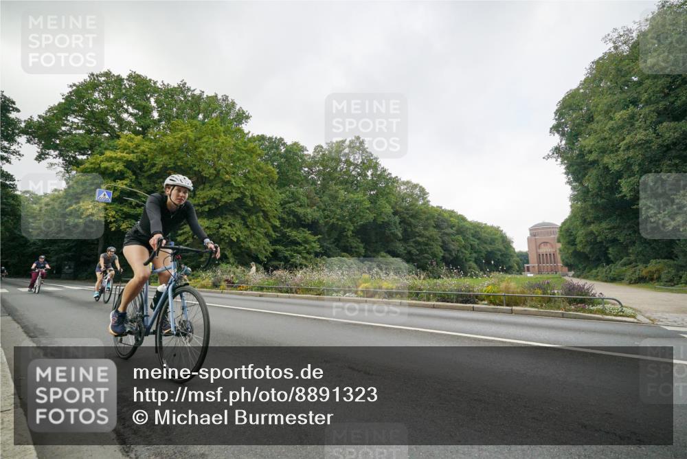 14.09.2025 - Stadtparktriathlon Michael Burmester http://msf.ph/oto/8891323 14.09.2025 10:30:59 Radfahren 521, 522, 533, 546, 624, 687, 712 meine-sportfotos.de