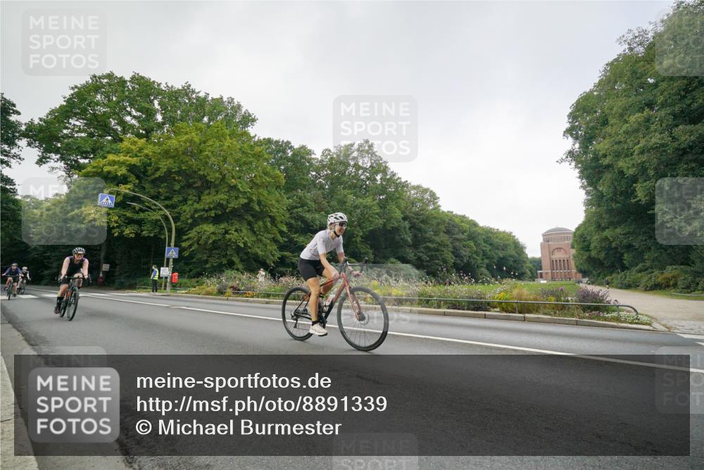 14.09.2025 - Stadtparktriathlon Michael Burmester http://msf.ph/oto/8891339 14.09.2025 10:31:44 Radfahren 526, 626, 647, 657 meine-sportfotos.de