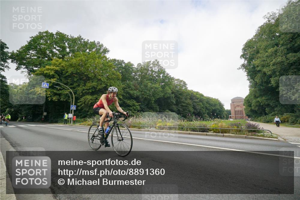 14.09.2025 - Stadtparktriathlon Michael Burmester http://msf.ph/oto/8891360 14.09.2025 10:33:03 Radfahren 621, 681, 683 meine-sportfotos.de