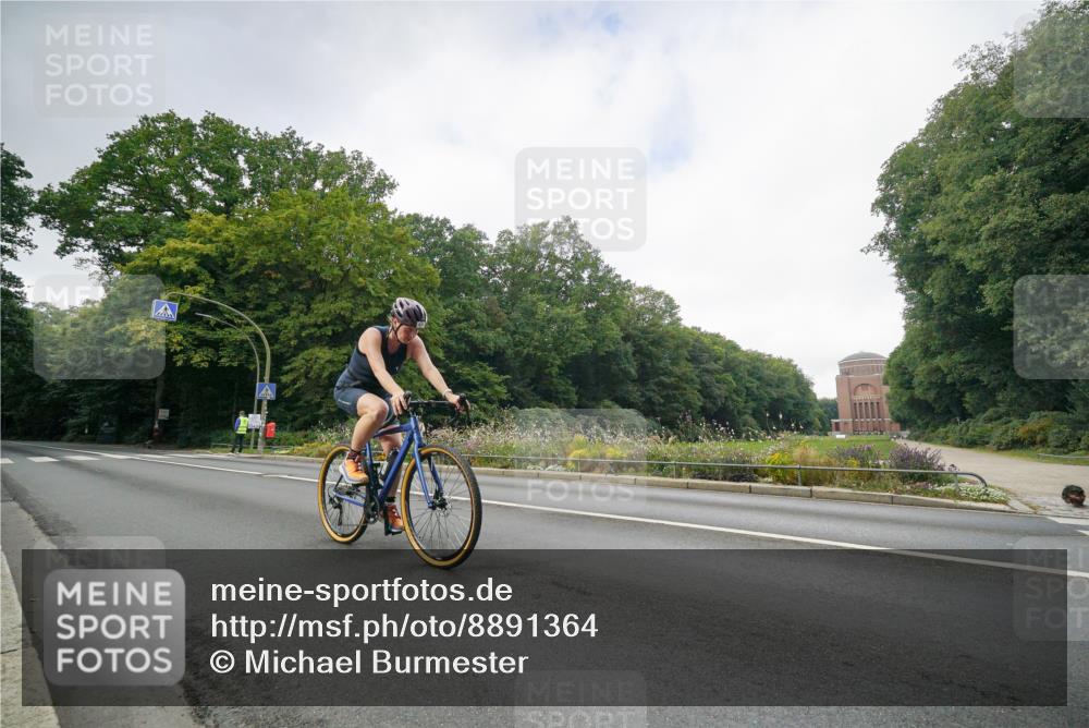 14.09.2025 - Stadtparktriathlon Michael Burmester http://msf.ph/oto/8891364 14.09.2025 10:33:19 Radfahren 678 meine-sportfotos.de