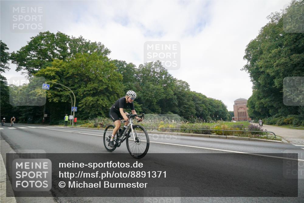14.09.2025 - Stadtparktriathlon Michael Burmester http://msf.ph/oto/8891371 14.09.2025 10:33:46 Radfahren 557, 641, 665, 674, 695, 735 meine-sportfotos.de