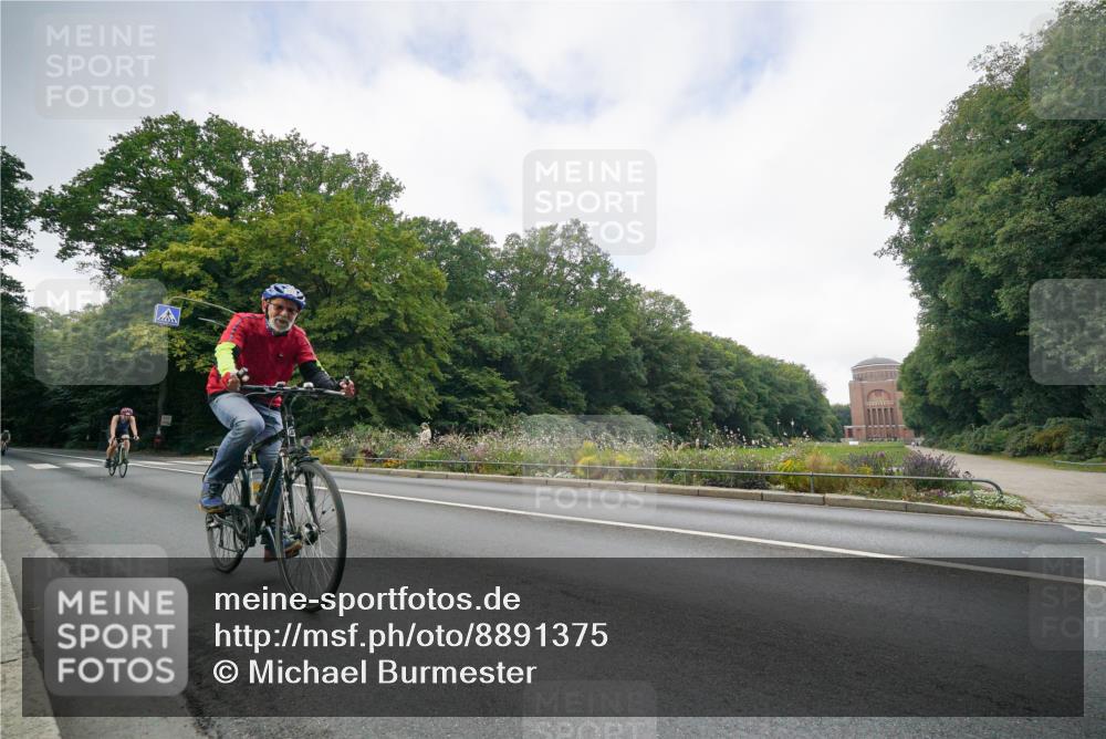 14.09.2025 - Stadtparktriathlon Michael Burmester http://msf.ph/oto/8891375 14.09.2025 10:33:54 Radfahren 557, 638, 663, 674, 735 meine-sportfotos.de