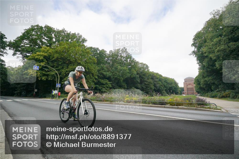 14.09.2025 - Stadtparktriathlon Michael Burmester http://msf.ph/oto/8891377 14.09.2025 10:33:59 Radfahren 557, 638, 663 meine-sportfotos.de