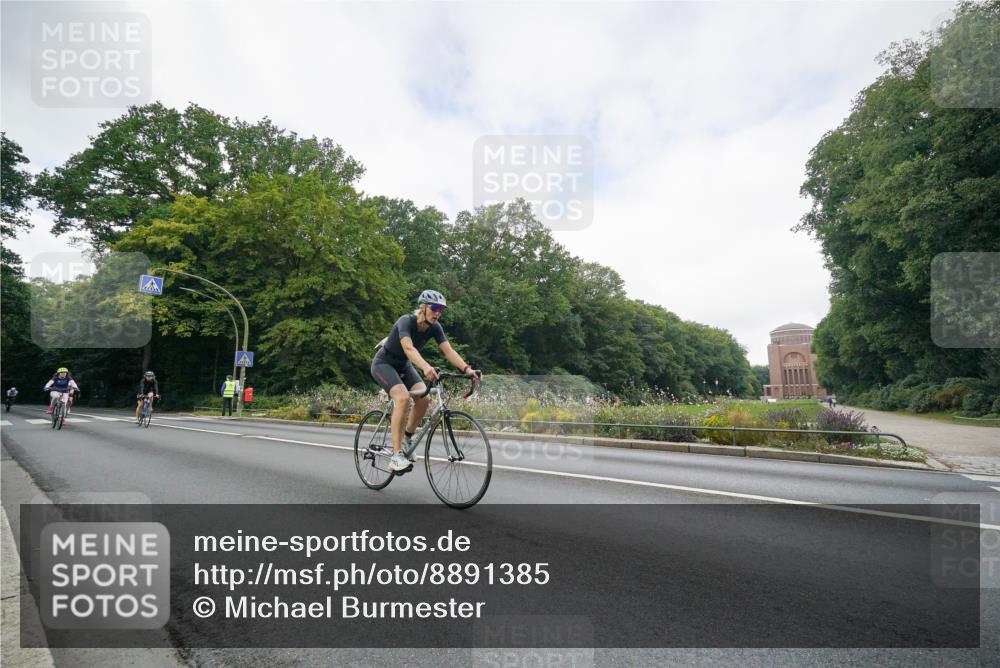 14.09.2025 - Stadtparktriathlon Michael Burmester http://msf.ph/oto/8891385 14.09.2025 10:34:51 Radfahren 568, 659, 664, 749, 793 meine-sportfotos.de