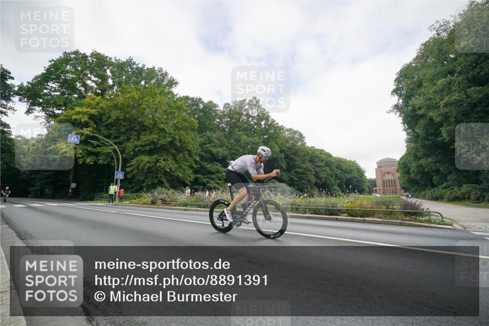 14.09.2025 - Stadtparktriathlon Michael Burmester http://msf.ph/oto/8891391 14.09.2025 10:34:55 Radfahren 511, 568, 659, 664, 749, 793 meine-sportfotos.de