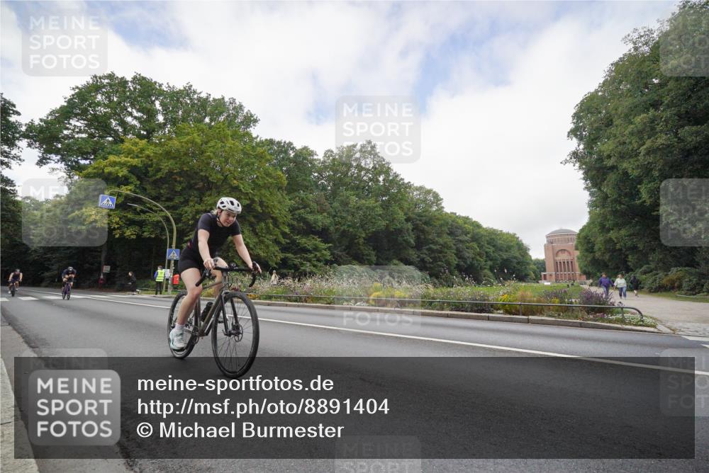 14.09.2025 - Stadtparktriathlon Michael Burmester http://msf.ph/oto/8891404 14.09.2025 10:35:44 Radfahren 629, 767, 769 meine-sportfotos.de