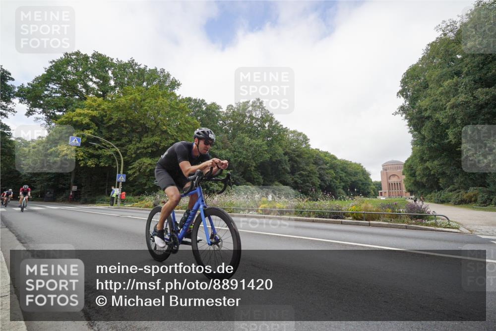 14.09.2025 - Stadtparktriathlon Michael Burmester http://msf.ph/oto/8891420 14.09.2025 10:36:33 Radfahren 686, 717, 720, 817 meine-sportfotos.de