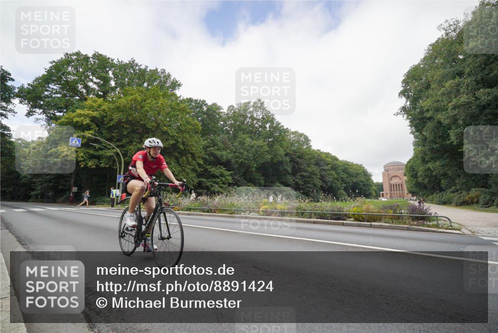 14.09.2025 - Stadtparktriathlon Michael Burmester http://msf.ph/oto/8891424 14.09.2025 10:36:37 Radfahren 558, 686, 717, 720, 817 meine-sportfotos.de