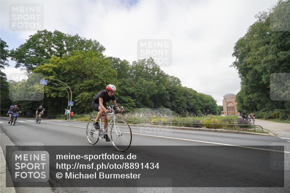 14.09.2025 - Stadtparktriathlon Michael Burmester http://msf.ph/oto/8891434 14.09.2025 10:37:00 Radfahren 588, 622, 737, 752, 788 meine-sportfotos.de