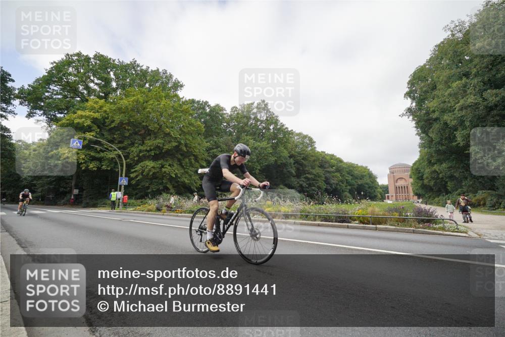 14.09.2025 - Stadtparktriathlon Michael Burmester http://msf.ph/oto/8891441 14.09.2025 10:37:07 Radfahren 518, 588, 737, 752, 785, 813 meine-sportfotos.de