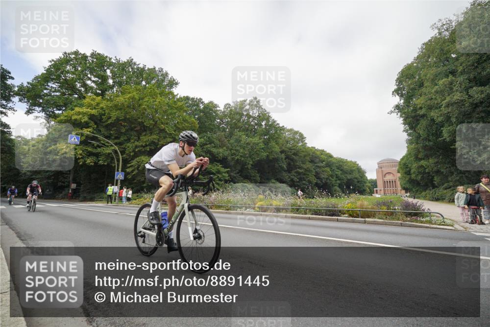 14.09.2025 - Stadtparktriathlon Michael Burmester http://msf.ph/oto/8891445 14.09.2025 10:37:15 Radfahren 518, 667, 691, 761, 785, 813 meine-sportfotos.de