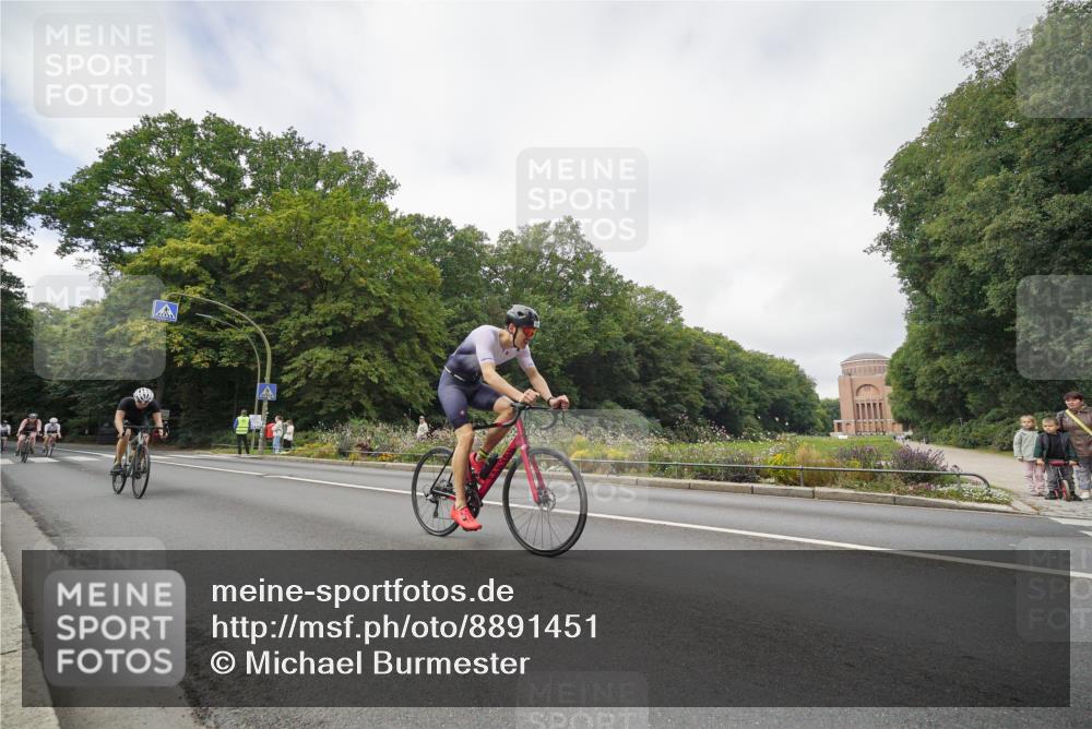 14.09.2025 - Stadtparktriathlon Michael Burmester http://msf.ph/oto/8891451 14.09.2025 10:37:28 Radfahren 535, 632, 685, 688, 702, 727, 743, 753 meine-sportfotos.de