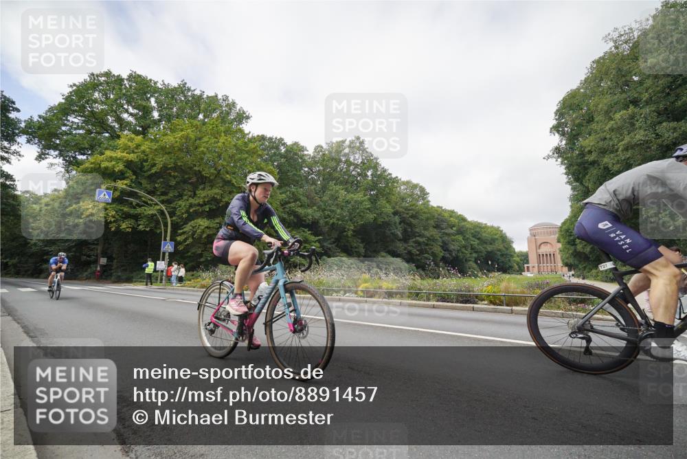 14.09.2025 - Stadtparktriathlon Michael Burmester http://msf.ph/oto/8891457 14.09.2025 10:37:33 Radfahren 535, 632, 685, 688, 702, 727, 743, 753 meine-sportfotos.de