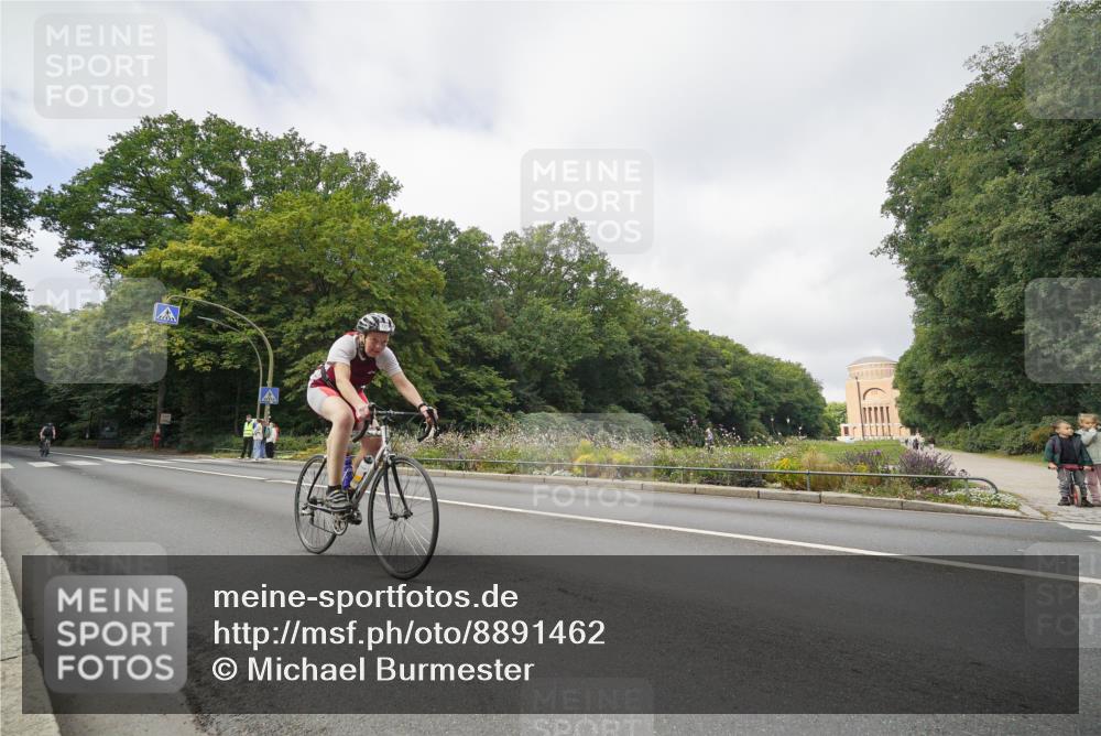 14.09.2025 - Stadtparktriathlon Michael Burmester http://msf.ph/oto/8891462 14.09.2025 10:37:55 Radfahren 721, 723, 782, 804 meine-sportfotos.de