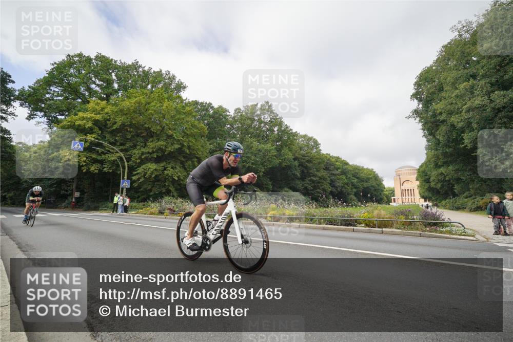 14.09.2025 - Stadtparktriathlon Michael Burmester http://msf.ph/oto/8891465 14.09.2025 10:38:02 Radfahren 642, 723, 730, 782, 804 meine-sportfotos.de